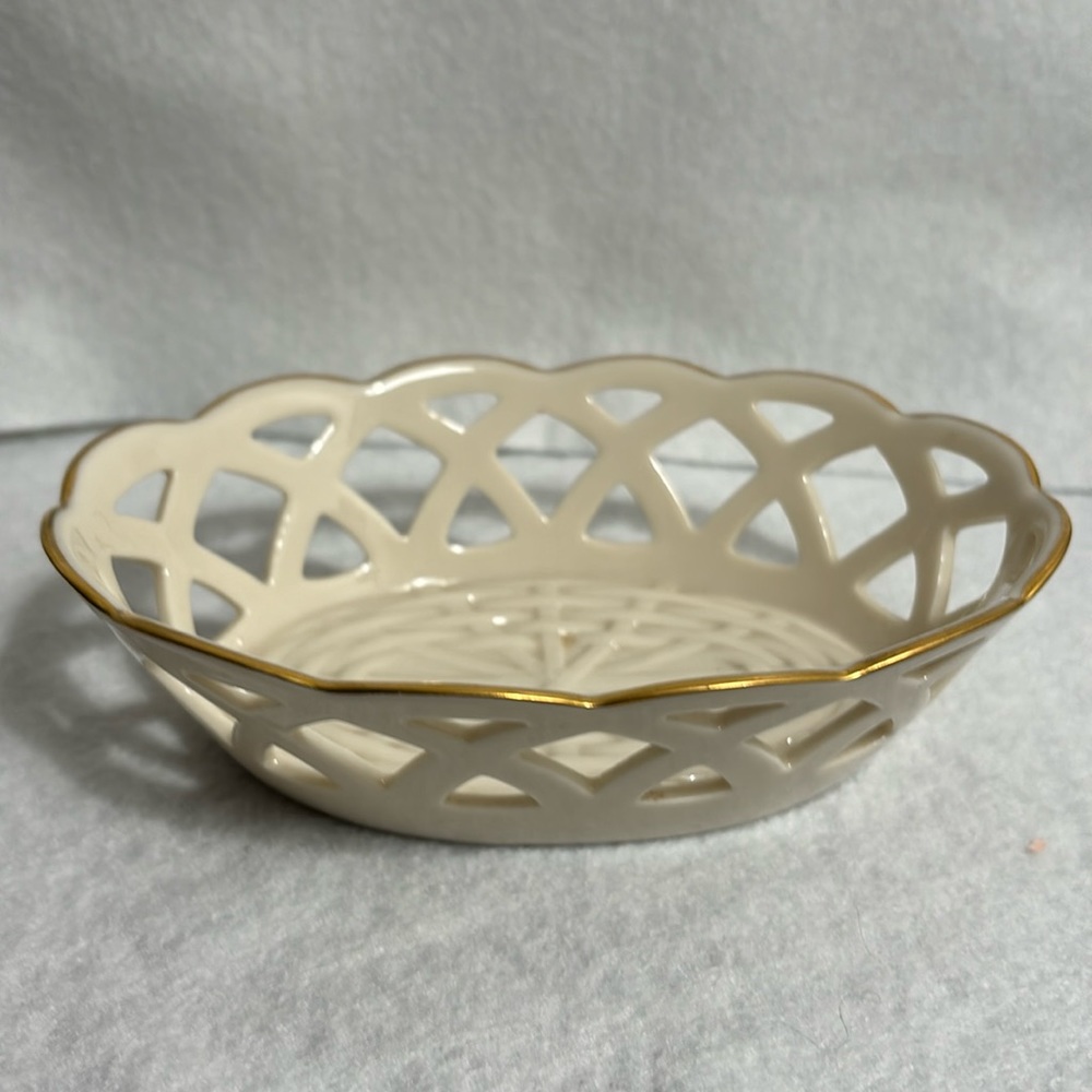 RARE Lenox wicker collection small candy dish. 24k gold trim. VINTAGE